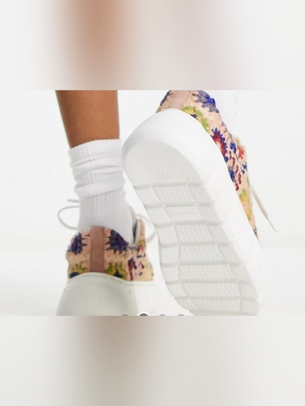 Free People "Catch Me If You Can"  Crochet Sneakers Boho Grandma Core  SZ 39/8.5 - Picture 4 of 9
